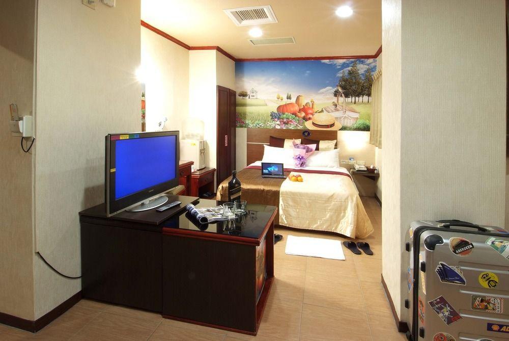 Golden Swallow Hotel Hsinchu City Exterior photo