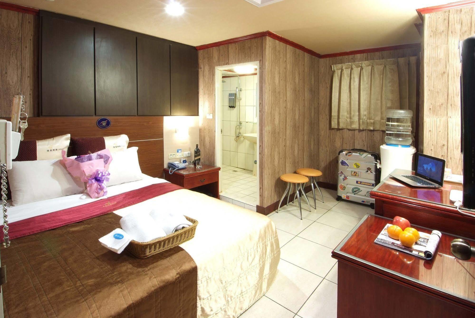 Golden Swallow Hotel Hsinchu City Exterior photo