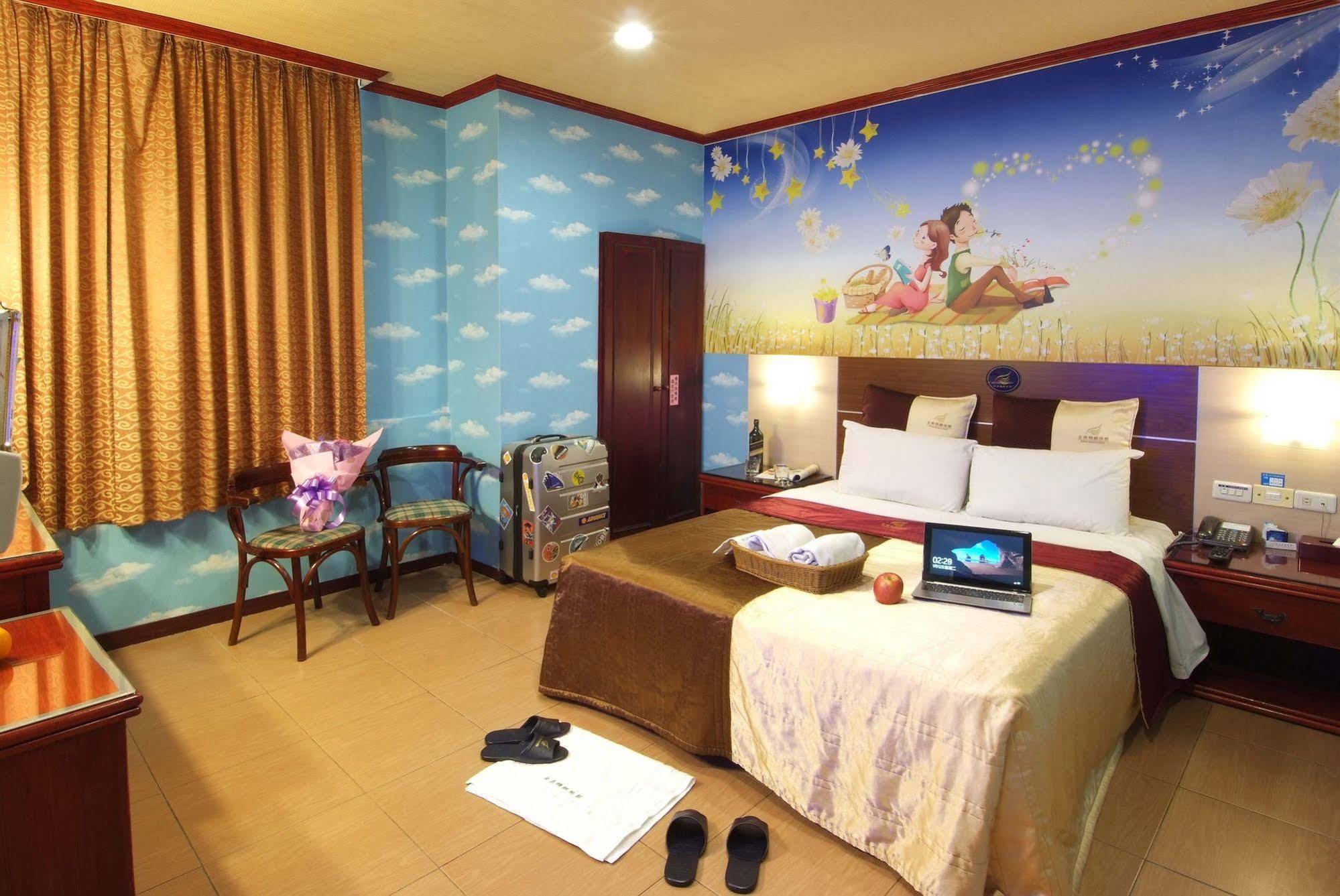 Golden Swallow Hotel Hsinchu City Exterior photo