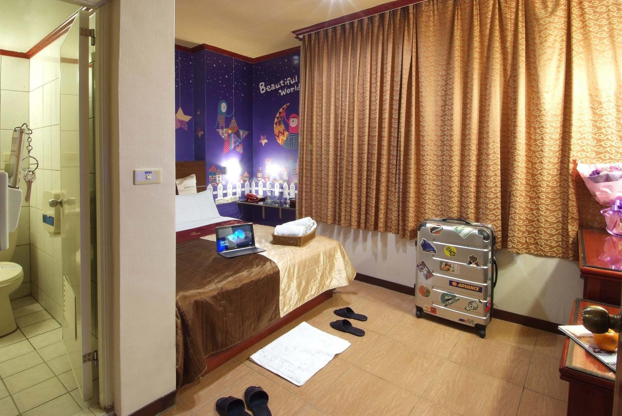 Golden Swallow Hotel Hsinchu City Exterior photo