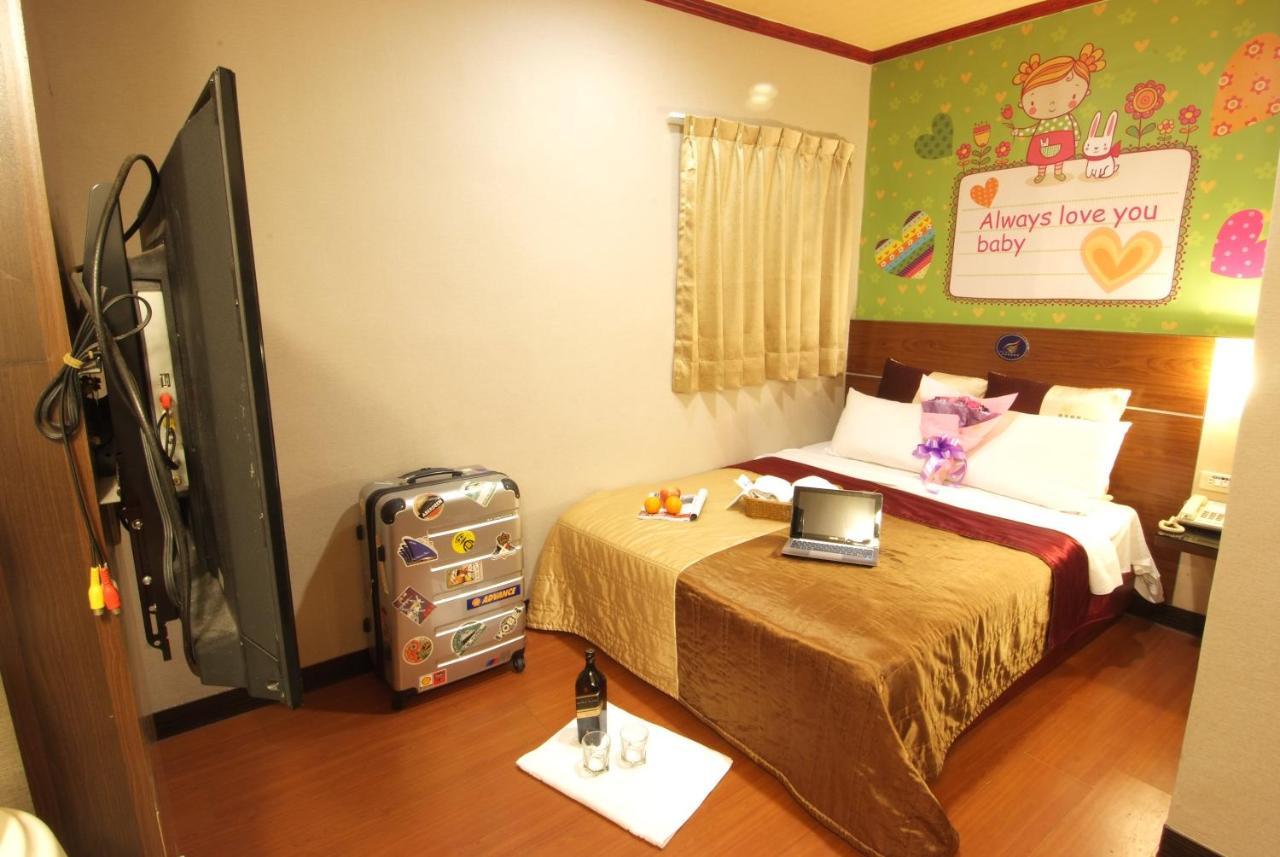 Golden Swallow Hotel Hsinchu City Exterior photo