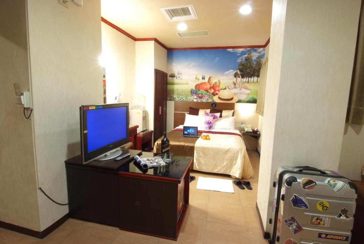 Golden Swallow Hotel Hsinchu City Exterior photo